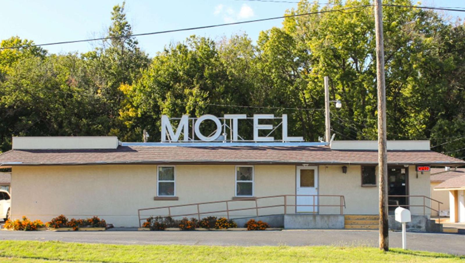 Golden Wheat Budget Host Inn
