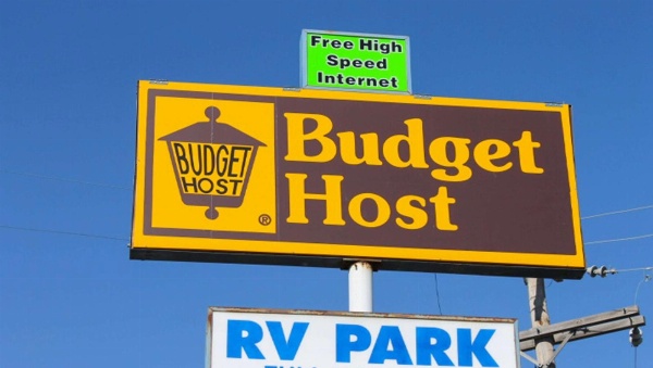 Golden Wheat Budget Host Inn image 2
