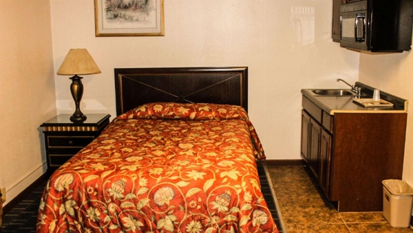 Golden Wheat Budget Host Inn image 6