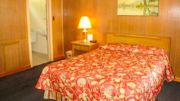 Golden Wheat Budget Host Inn image 7
