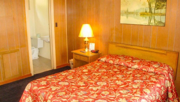 Golden Wheat Budget Host Inn image 8