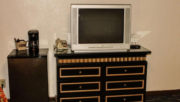 Golden Wheat Budget Host Inn image 9